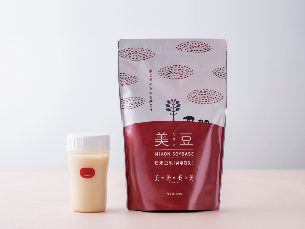 美豆のパッケージと専用シェーカーの写真